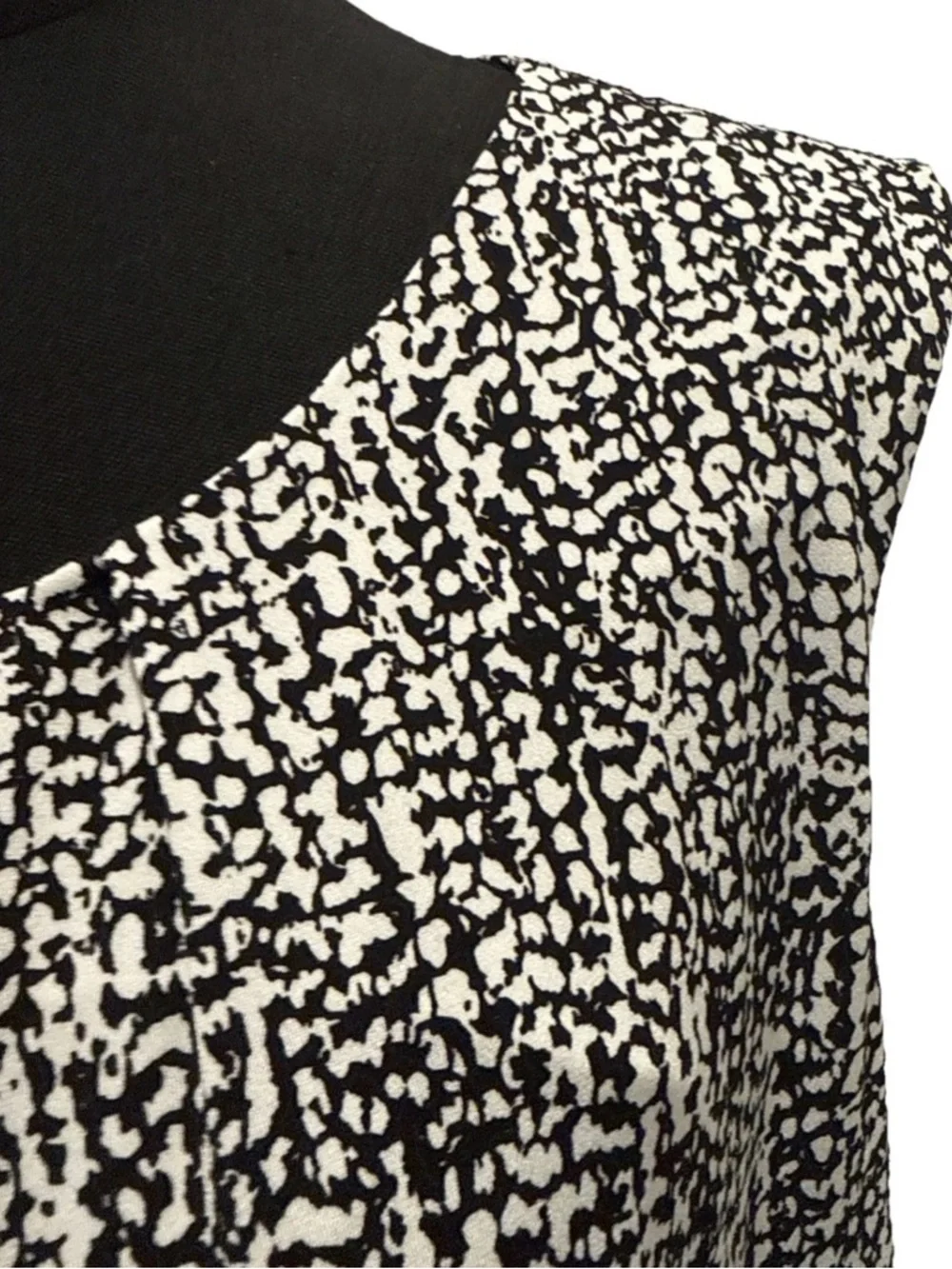 Calvin Klein Women's Sleeveless Black & White Blouse, Size 2X - Picture 6 of 14